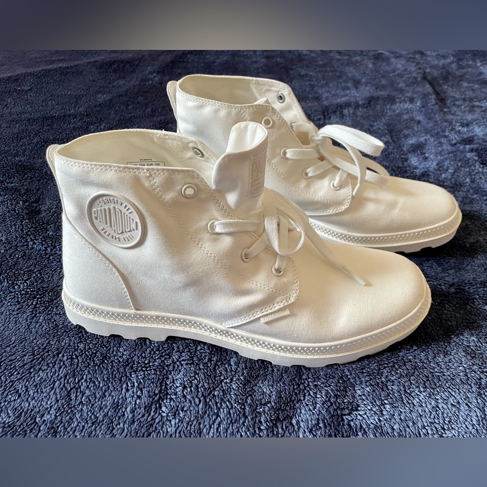 PALLADIUM Marshmallow White Pampa Women’s canvas boot sz 11